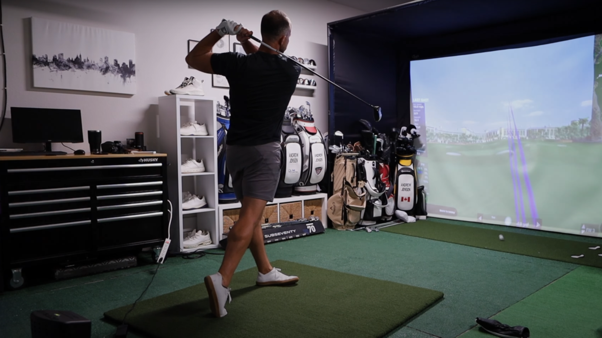 How to Set Up a Golf Simulator in a Garage Easily