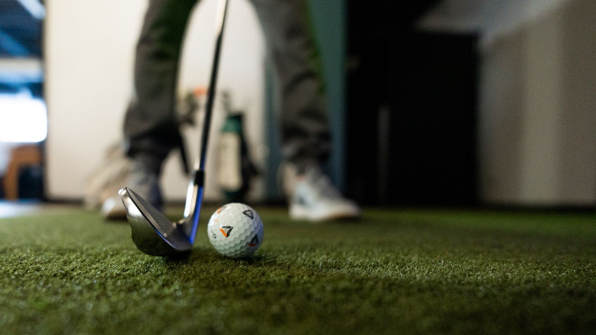 Indoor Golf vs Outdoor Golf: When a Simulator Makes More Sense